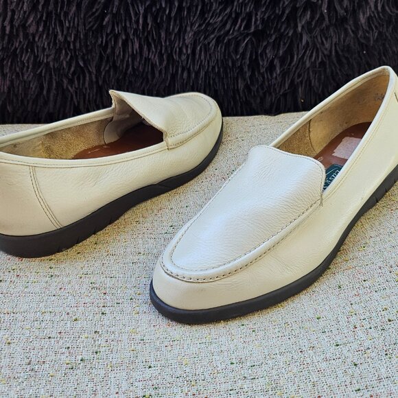 Easy Spirit Women moccasins White Leather Loafers Slip On Shoes Size 10 2A - Picture 2 of 15